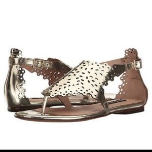 Alice and Olivia Gold sandals leather soles size 37 = US 7